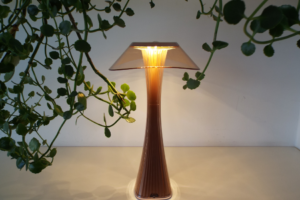 Astreo table lamp with pleated design, copper color